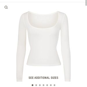 SKIMS NEW VINTAGE SCOOP LONG SLEEVE T-SHIRT